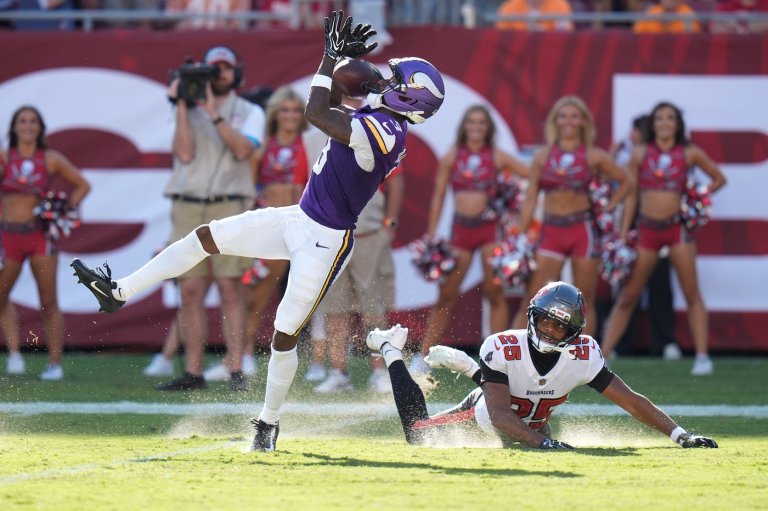 Vikings beat Buccaneers 23-16 but lose Jefferson to an ankle injury. Bucs' Mayfield also hurt | iNFOnews.ca