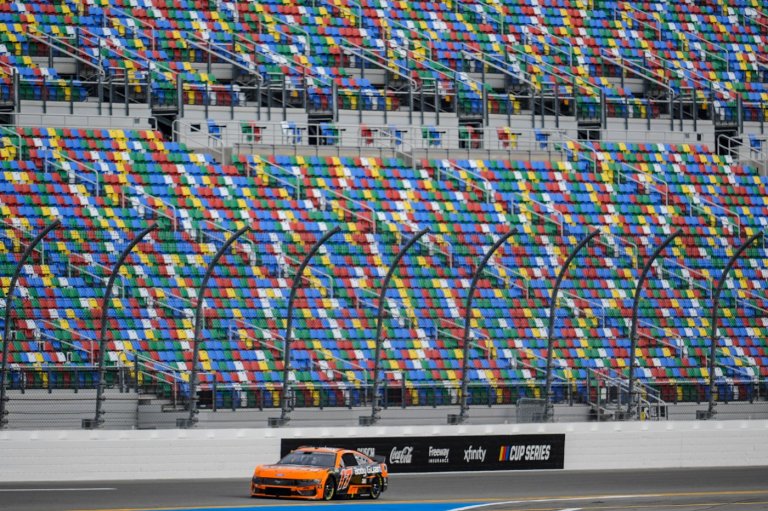 NASCAR set to open season with sold-out crowd for Daytona 500 | iNFOnews.ca