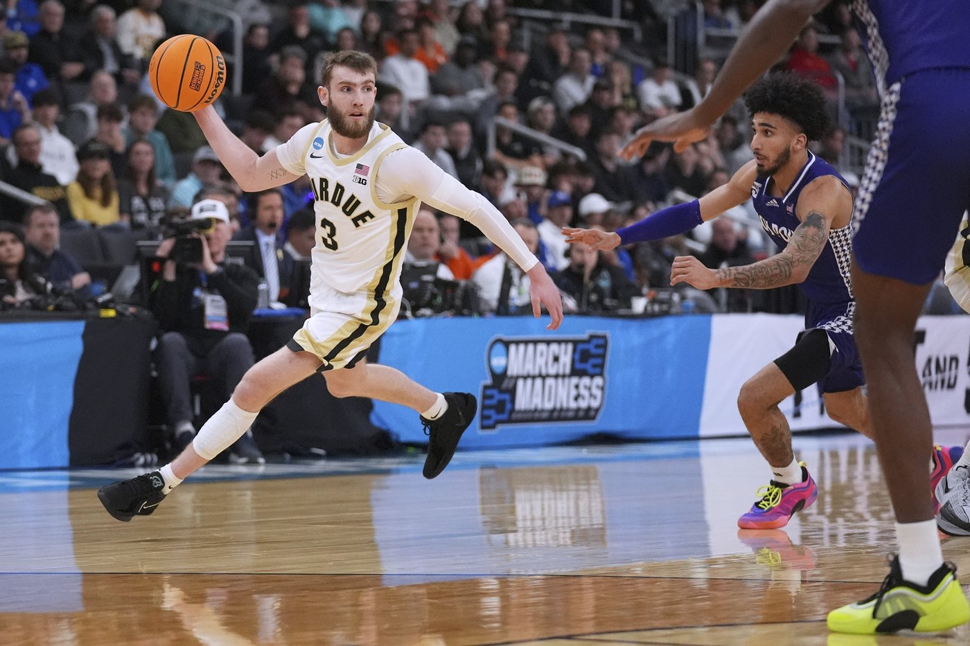 Kaufman-Renn scores 21 to help Purdue hold off High Point in the NCAA Tournament | iNFOnews.ca