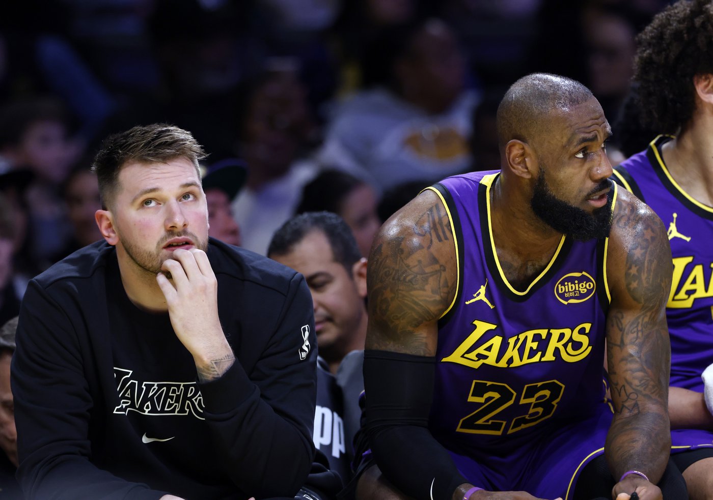 LeBron scores 42 points and overcomes Steph's 37 in the Lakers' 120-112 victory over the Warriors | iNFOnews.ca