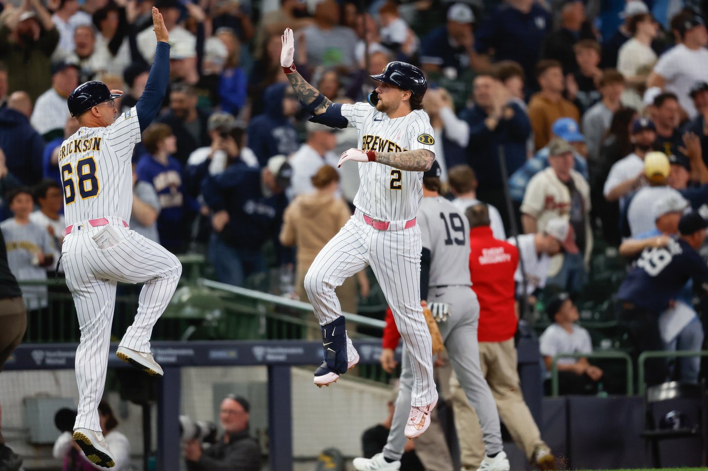 Turang's homer off Bednar in 9th helps Brewers complete sweep with 4-3 win over Yankees | iNFOnews.ca