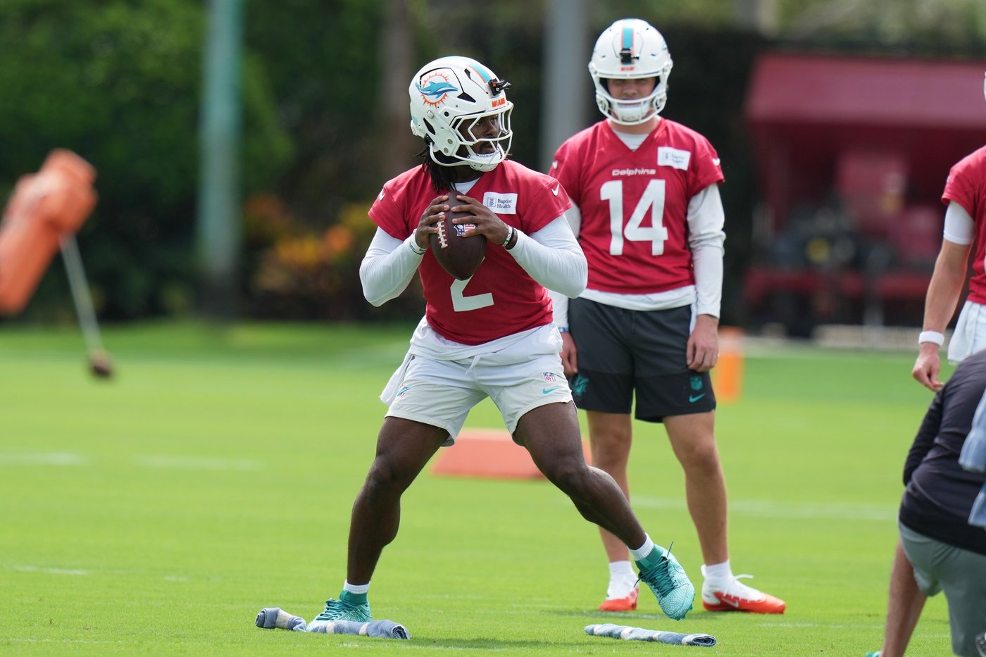Raiders' Klint Kubiak and Dolphins' Jeff Hafley make NFL head coaching debuts in season opener | iNFOnews.ca