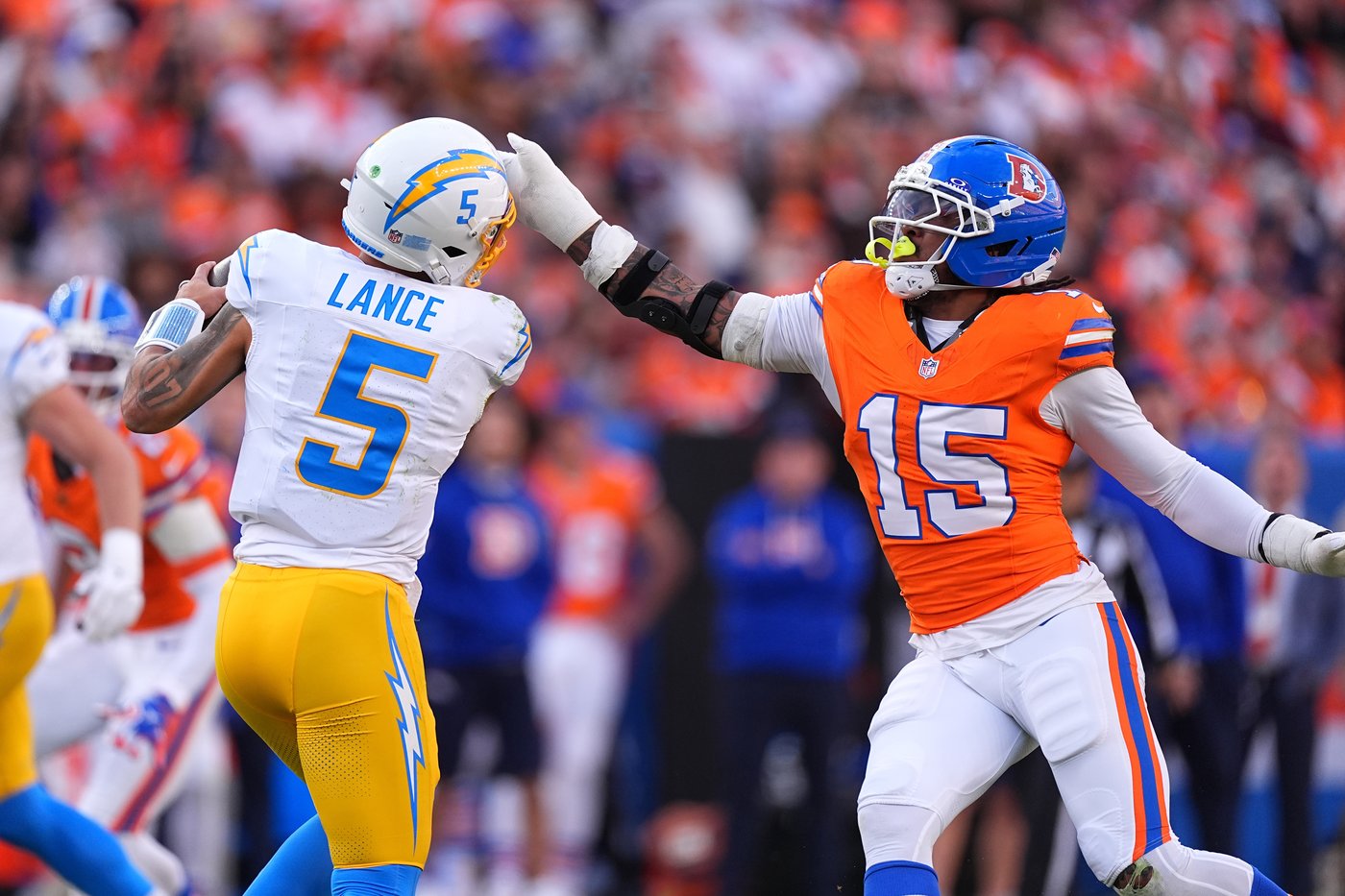 Linebacker Dre Greenlaw returns from pulled hamstring as Broncos prepare for home playoff game | iNFOnews.ca Linebacker Dre Greenlaw returns from pulled hamstring as Broncos prepare for home playoff game | iNFOnews.ca