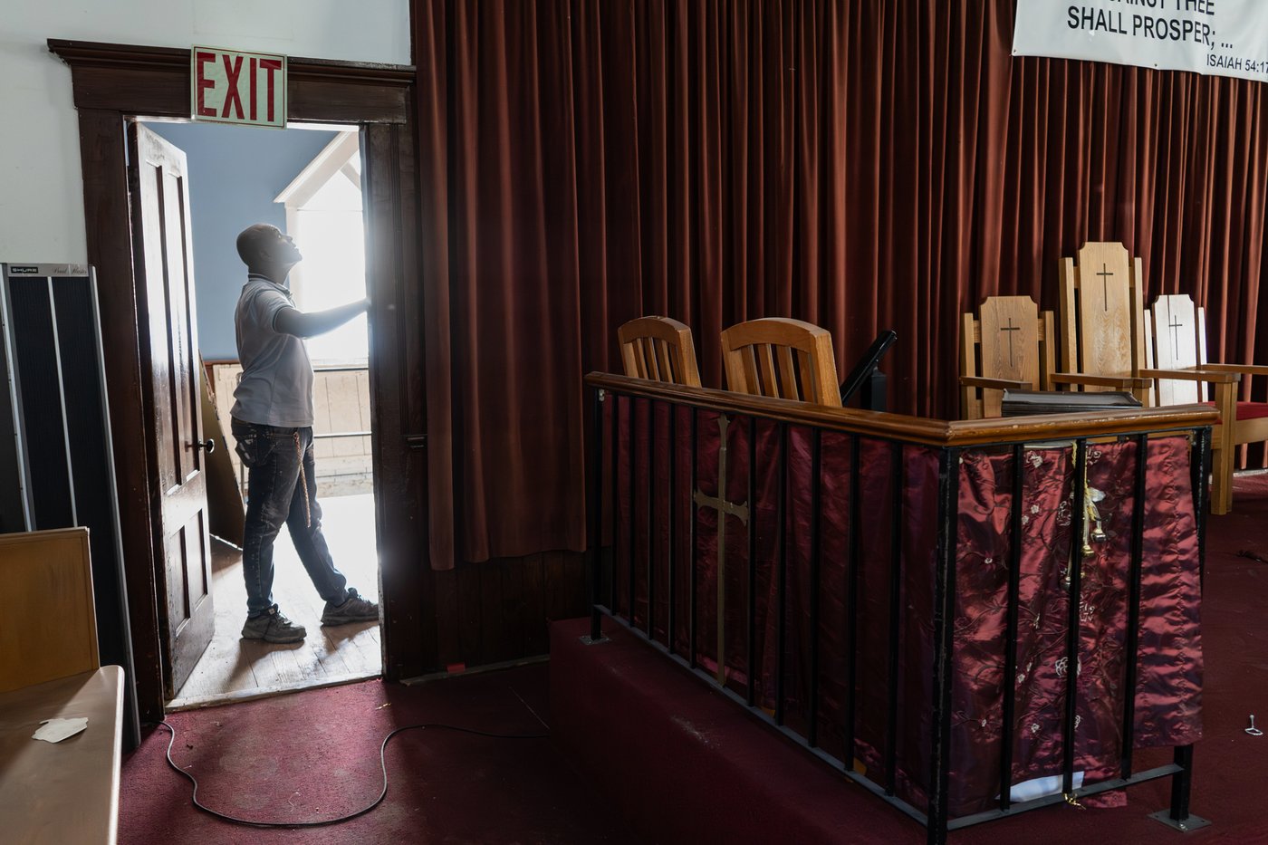 Haitians, Hondurans, Salvadorans cope with protected status decision | iNFOnews.ca
