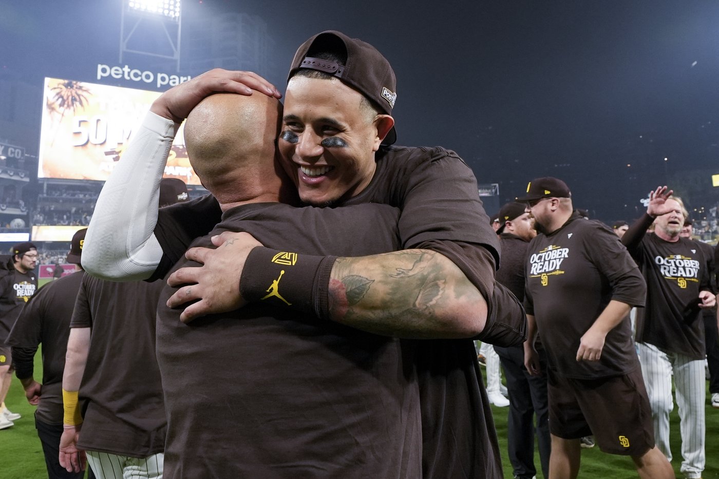 Higashioka's homer starts rally as Padres beat Braves 5-4 to sweep NL Wild Card Series | iNFOnews.ca