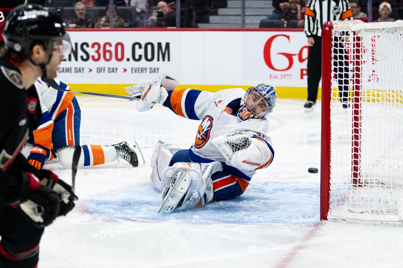 Islanders sink Senators 4-2 with key power-play goals | iNFOnews.ca