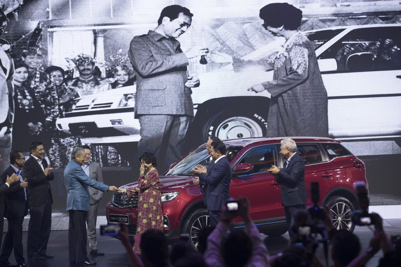 'Quite frightening': Malaysia's former leader Mahathir Mohamad turns 100 without slowing down | iNFOnews.ca