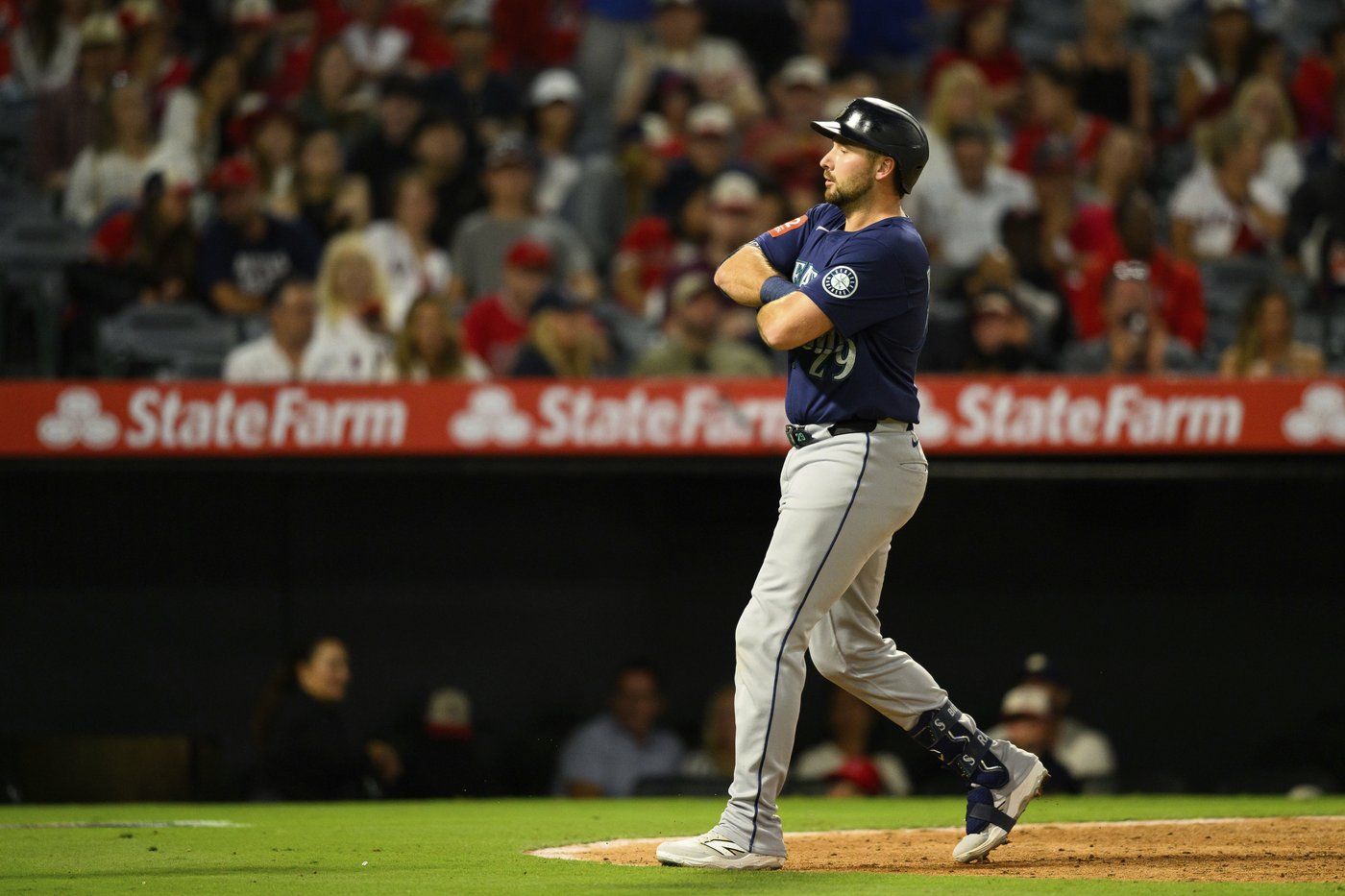 Cal Raleigh is first to 40 homers this season with tiebreaking shot in Mariners' 7-2 win over Angels | iNFOnews.ca