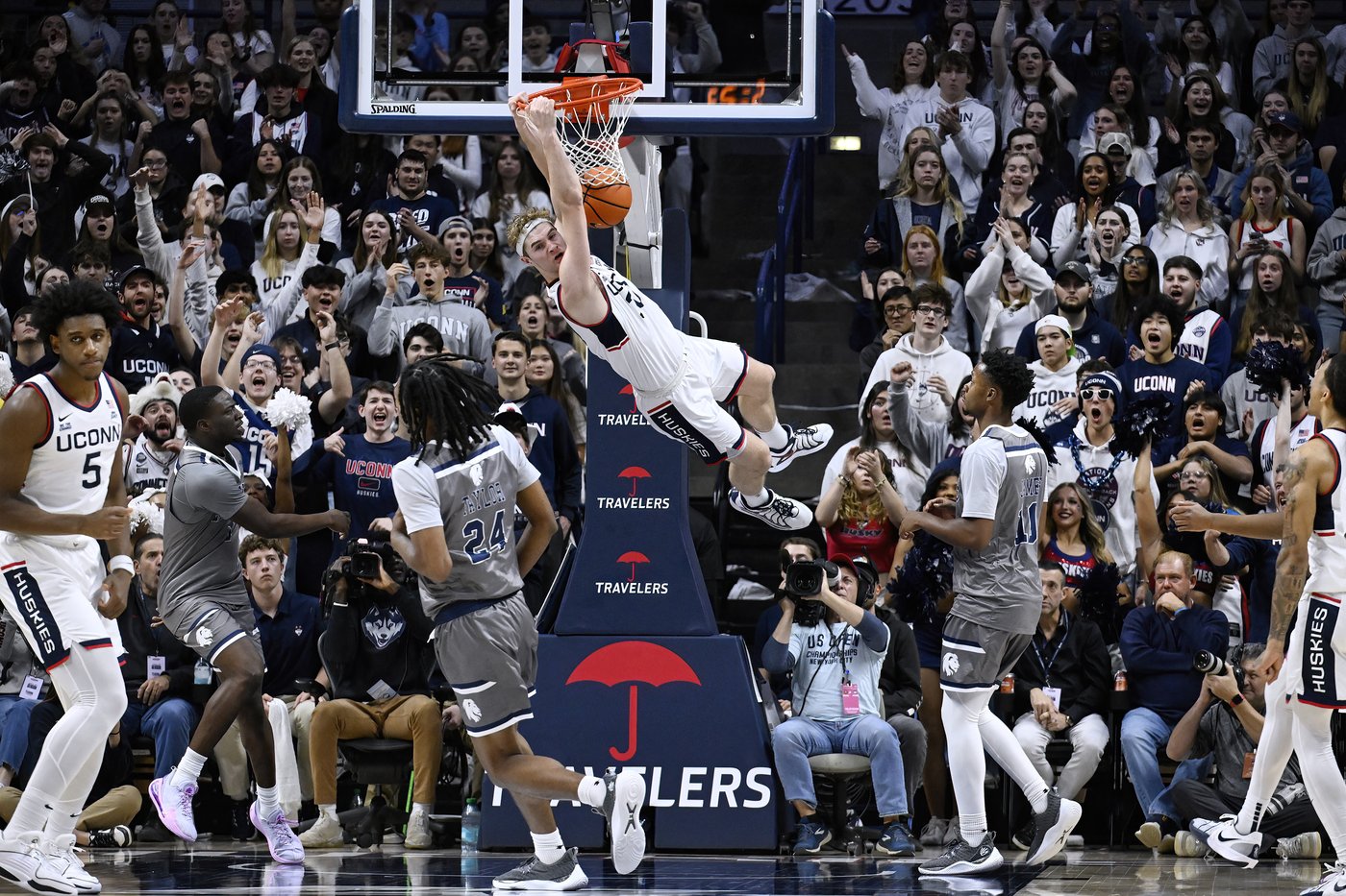 Solo Ball scores 12 points as No. 2 UConn beats East Texas A&M 81-46 | iNFOnews.ca Solo Ball scores 12 points as No. 2 UConn beats East Texas A&M 81-46 | iNFOnews.ca