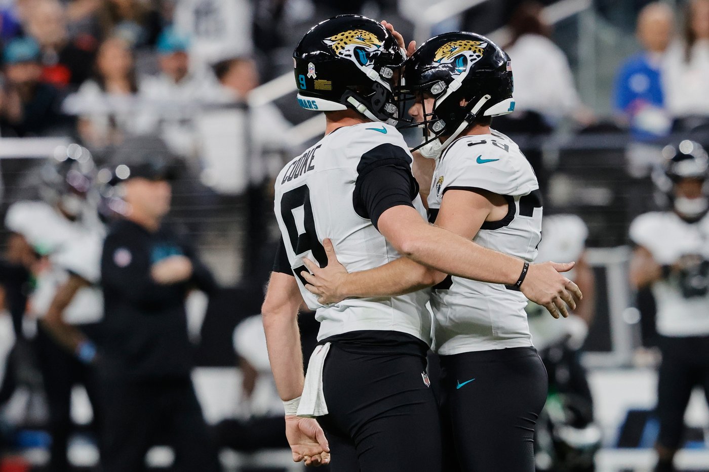 Trevor Lawrence scores in OT and Jags' DaVon Hamilton denies Raiders' 2-point try for 30-29 win | iNFOnews.ca Trevor Lawrence scores in OT and Jags' DaVon Hamilton denies Raiders' 2-point try for 30-29 win | iNFOnews.ca