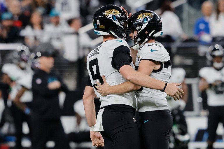 Trevor Lawrence scores in OT and Jags' DaVon Hamilton denies Raiders' 2-point try for 30-29 win | iNFOnews.ca
