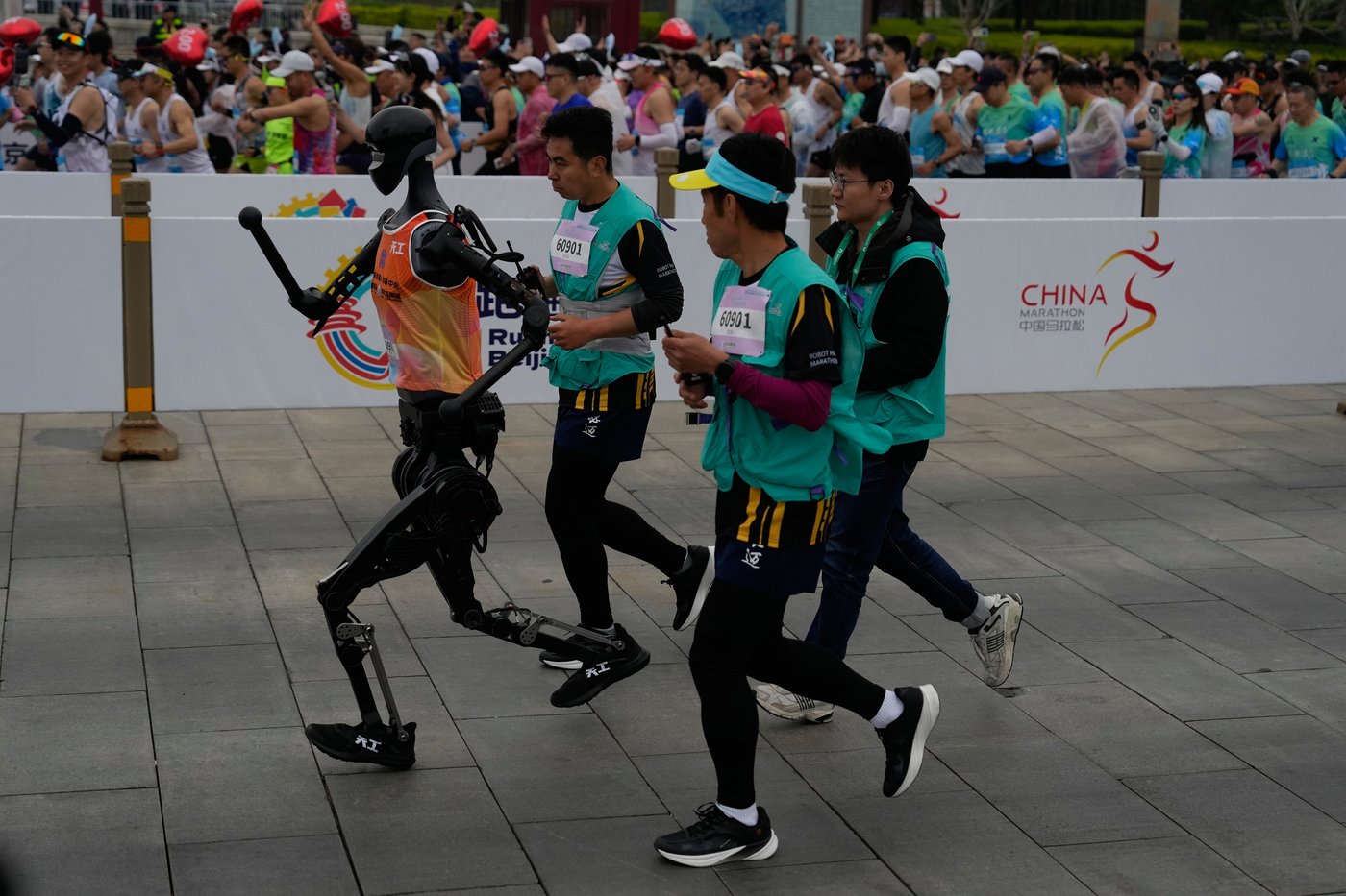 PHOTO COLLECTION: Humanoid Robot Half-Marathon | iNFOnews.ca PHOTO COLLECTION: Humanoid Robot Half-Marathon | iNFOnews.ca