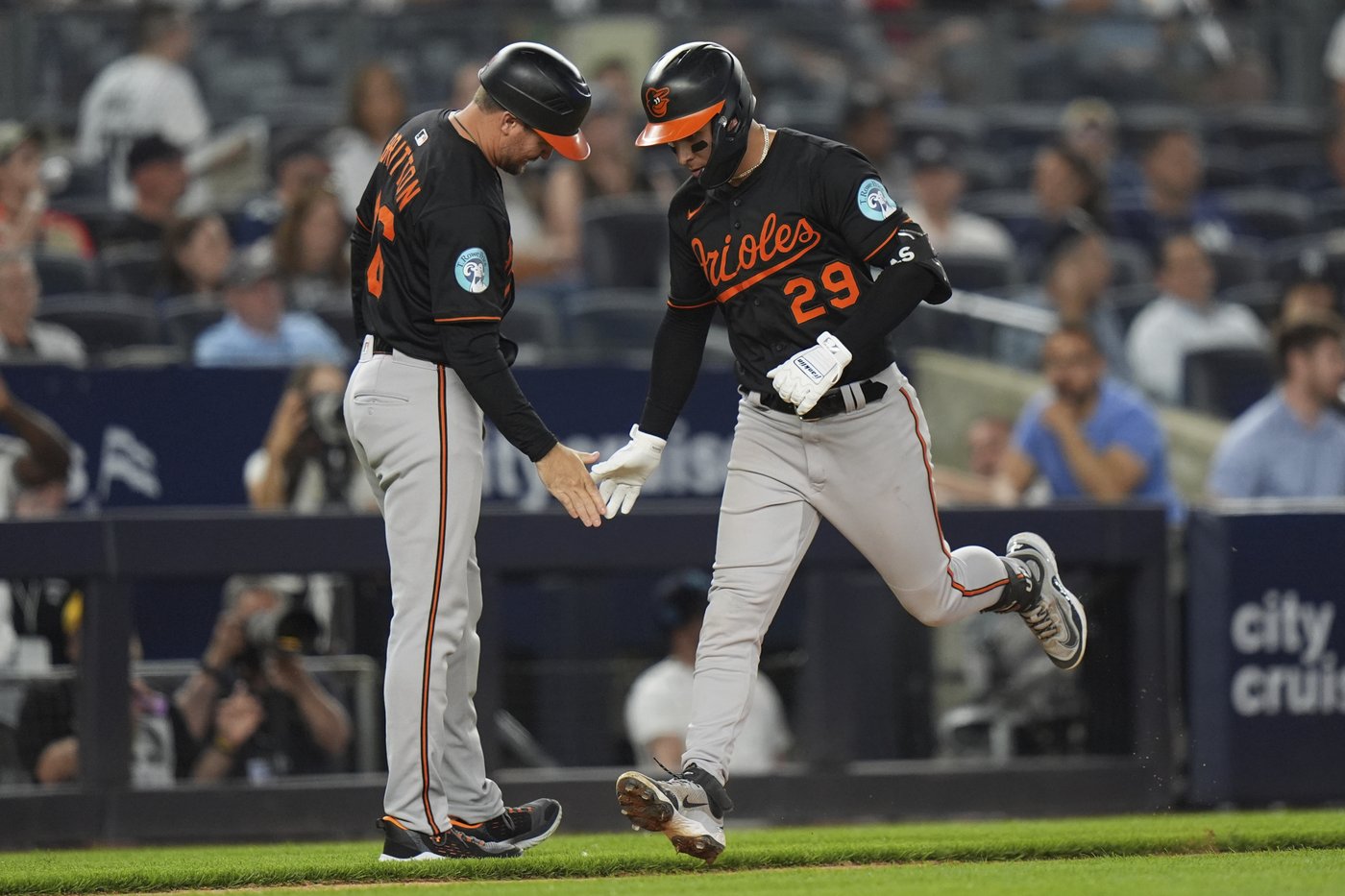 Orioles' Urías hits go-ahead homer off Weaver in the 8th inning to spoil Yankees reliever's return | iNFOnews.ca