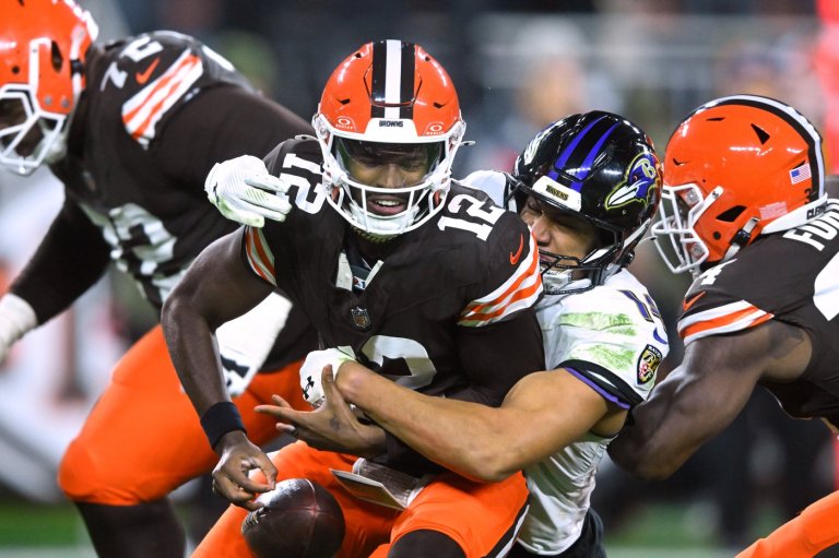 Browns QB Shedeur Sanders makes NFL debut after Dillon Gabriel departs with a head injury | iNFOnews.ca