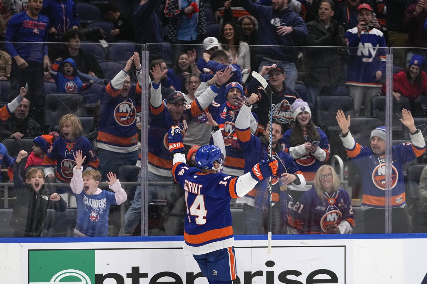 Pageau, Horvat lead Islanders to 4-3 win over Hurricanes | iNFOnews.ca
