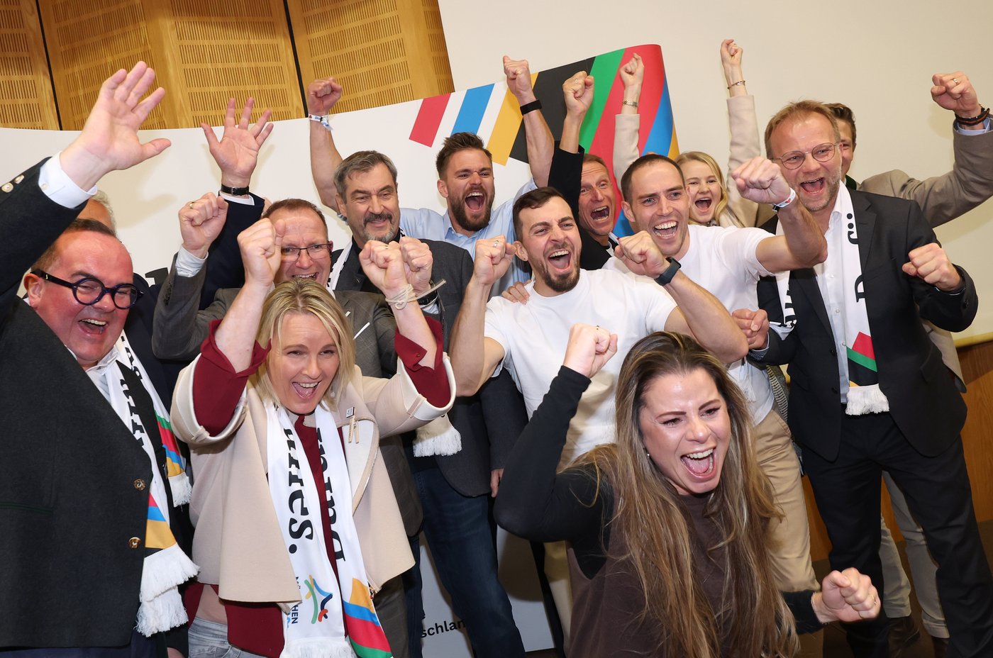 Munich's mayor celebrates victory in a vote on bidding for the Olympics | iNFOnews.ca Munich's mayor celebrates victory in a vote on bidding for the Olympics | iNFOnews.ca