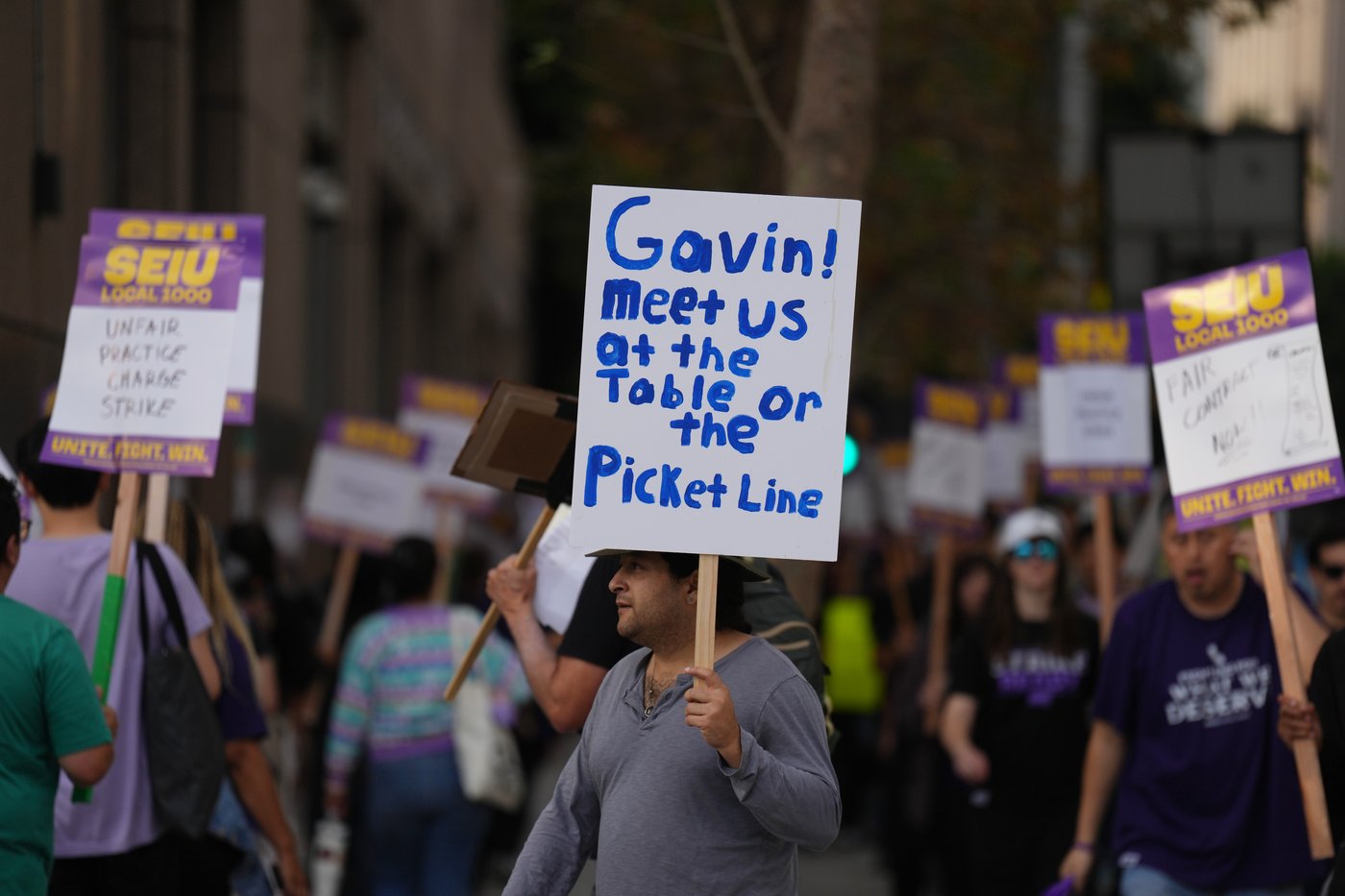 California state workers begin 1-day strike over return-to-office mandate, pay and healthcare | iNFOnews.ca California state workers begin 1-day strike over return-to-office mandate, pay and healthcare | iNFOnews.ca