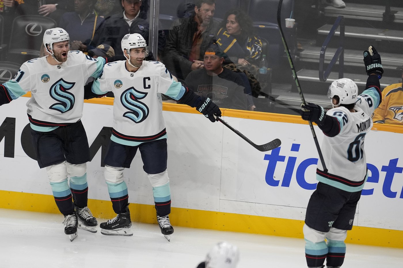 Kraken score 4 unanswered goals in 3rd period and send Predators to 3rd straight loss 7-3 | iNFOnews.ca