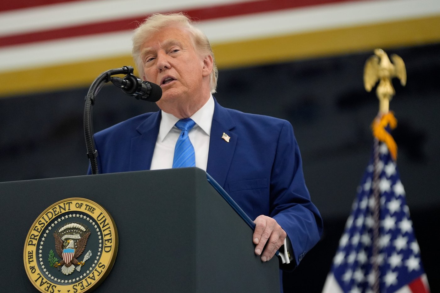 President Donald Trump unveils the new Air Force One, a converted Qatari jet | iNFOnews.ca President Donald Trump unveils the new Air Force One, a converted Qatari jet | iNFOnews.ca