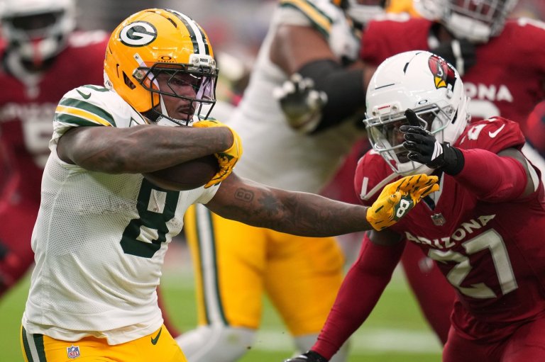 Josh Jacobs runs for 2 TDs, Micah Parsons has 3 sacks as Packers rally past Cardinals 27-23 | iNFOnews.ca