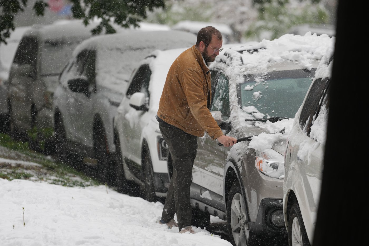 A late spring snowstorm slams Colorado, closing schools and disrupting commuters | iNFOnews.ca A late spring snowstorm slams Colorado, closing schools and disrupting commuters | iNFOnews.ca