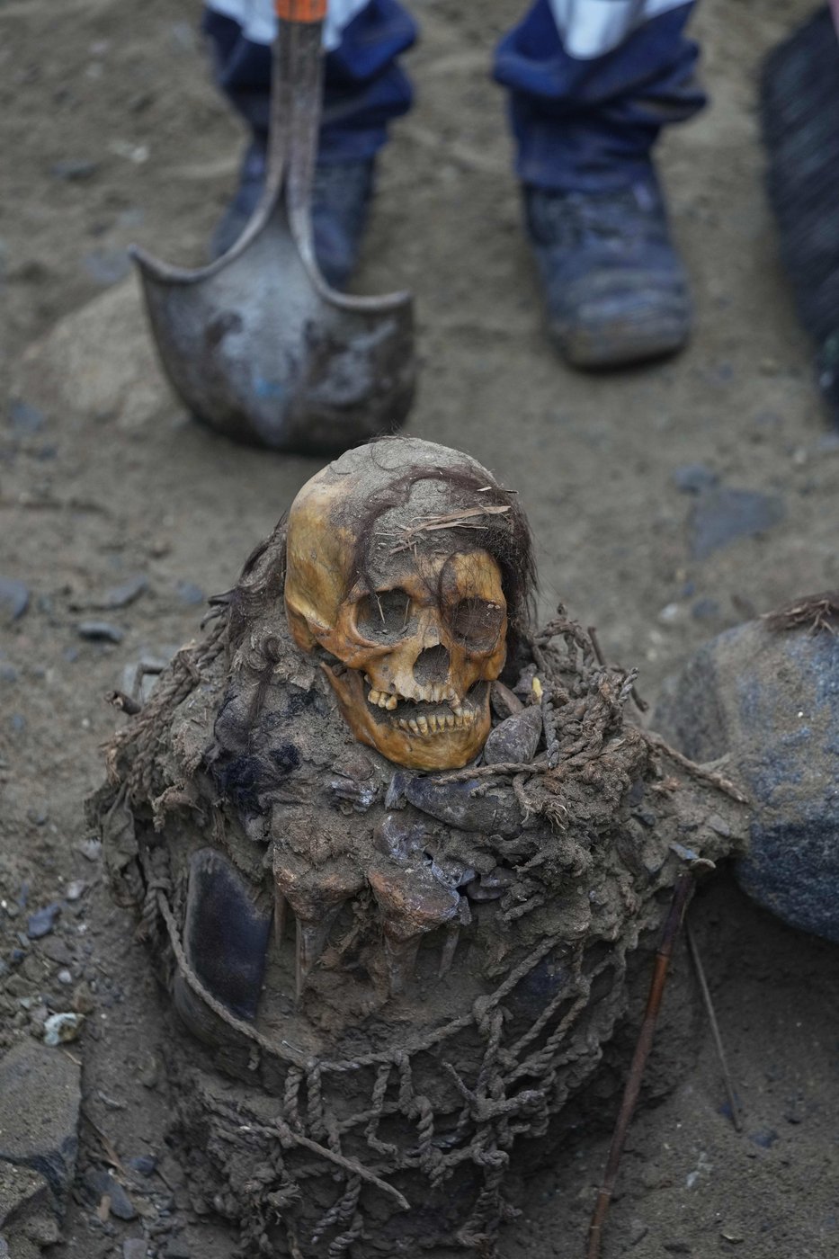 Utility workers uncover 1,000-year-old pre-Inca mummy in Peru's capital | iNFOnews.ca