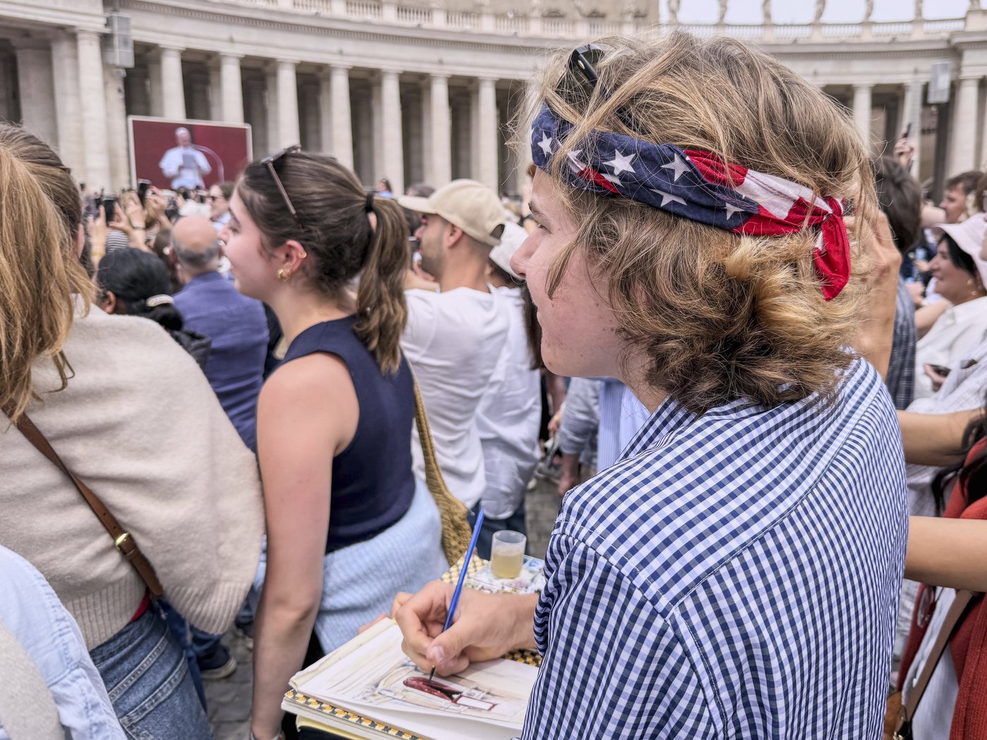 Whoops, waves, tears: Faithful react to Pope Leo's first Sunday blessing in St. Peter's Square | iNFOnews.ca Whoops, waves, tears: Faithful react to Pope Leo's first Sunday blessing in St. Peter's Square | iNFOnews.ca