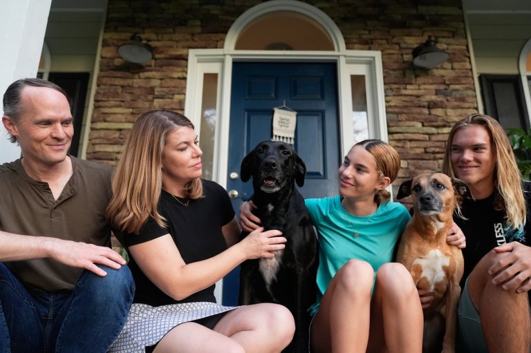 Losing a family pet gives parents a chance to teach children about death and grieving | iNFOnews.ca