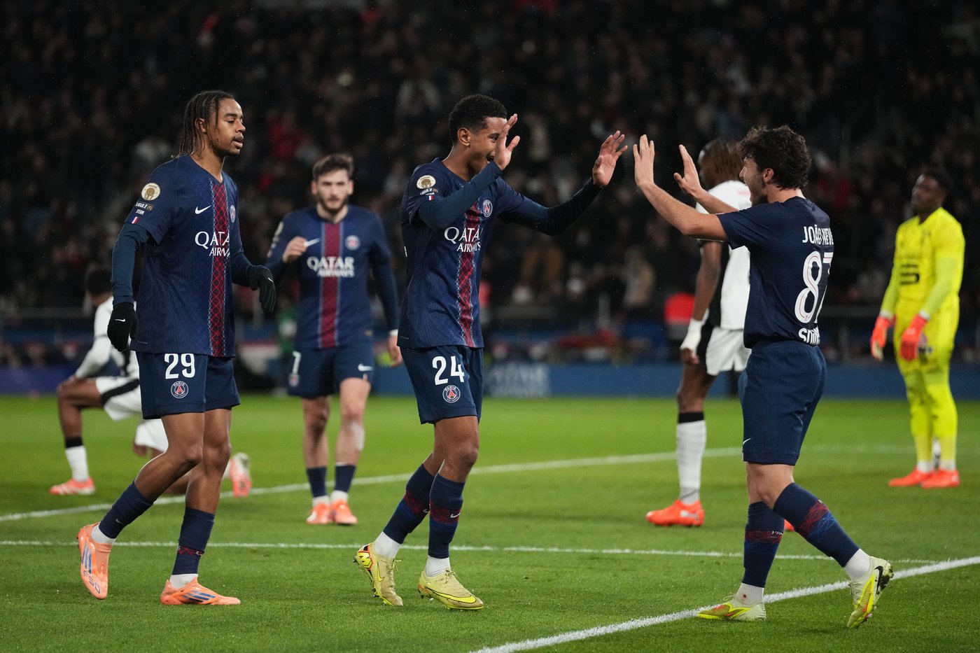 Thauvin shines as Lens keeps top spot in France with win at Nantes, PSG thrashes Rennes | iNFOnews.ca Thauvin shines as Lens keeps top spot in France with win at Nantes, PSG thrashes Rennes | iNFOnews.ca