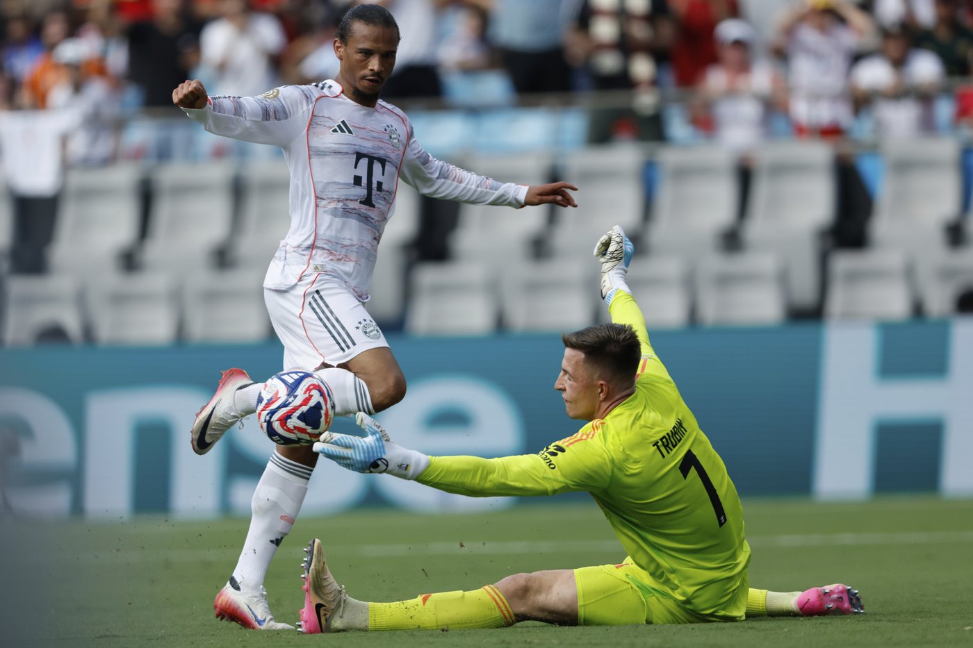 PHOTO COLLECTION: Best of Club World Cup Soccer Week 2 | iNFOnews.ca