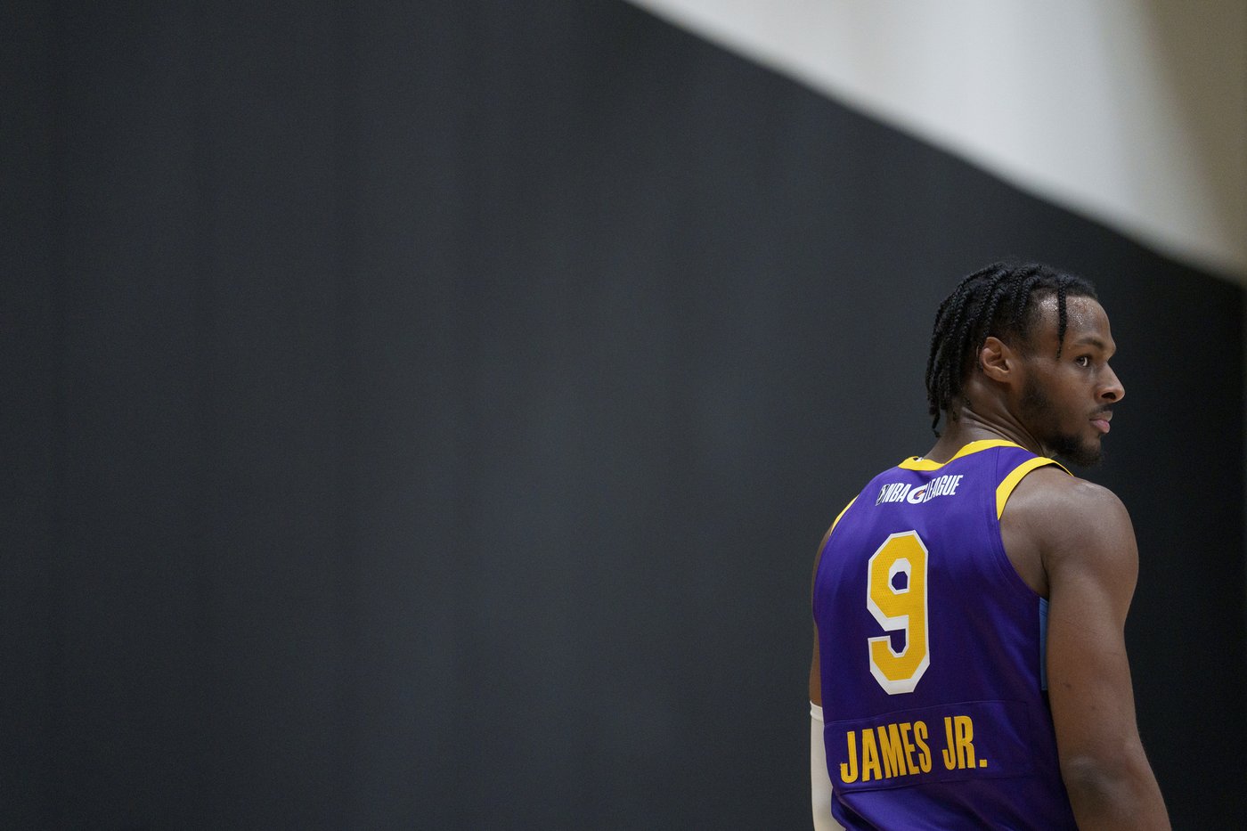 Bronny James scores 6 points in first G-League game as LeBron, Lakers teammates watch courtside | iNFOnews.ca Bronny James scores 6 points in first G-League game as LeBron, Lakers teammates watch courtside | iNFOnews.ca