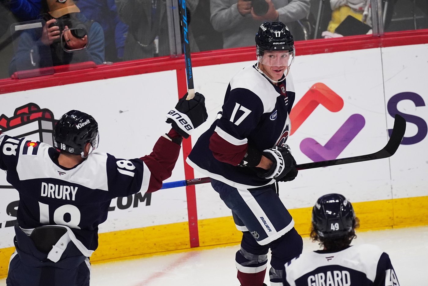 Burns, Necas give Avalanche early lead in 3-2 win over Jets for 12th straight home win | iNFOnews.ca