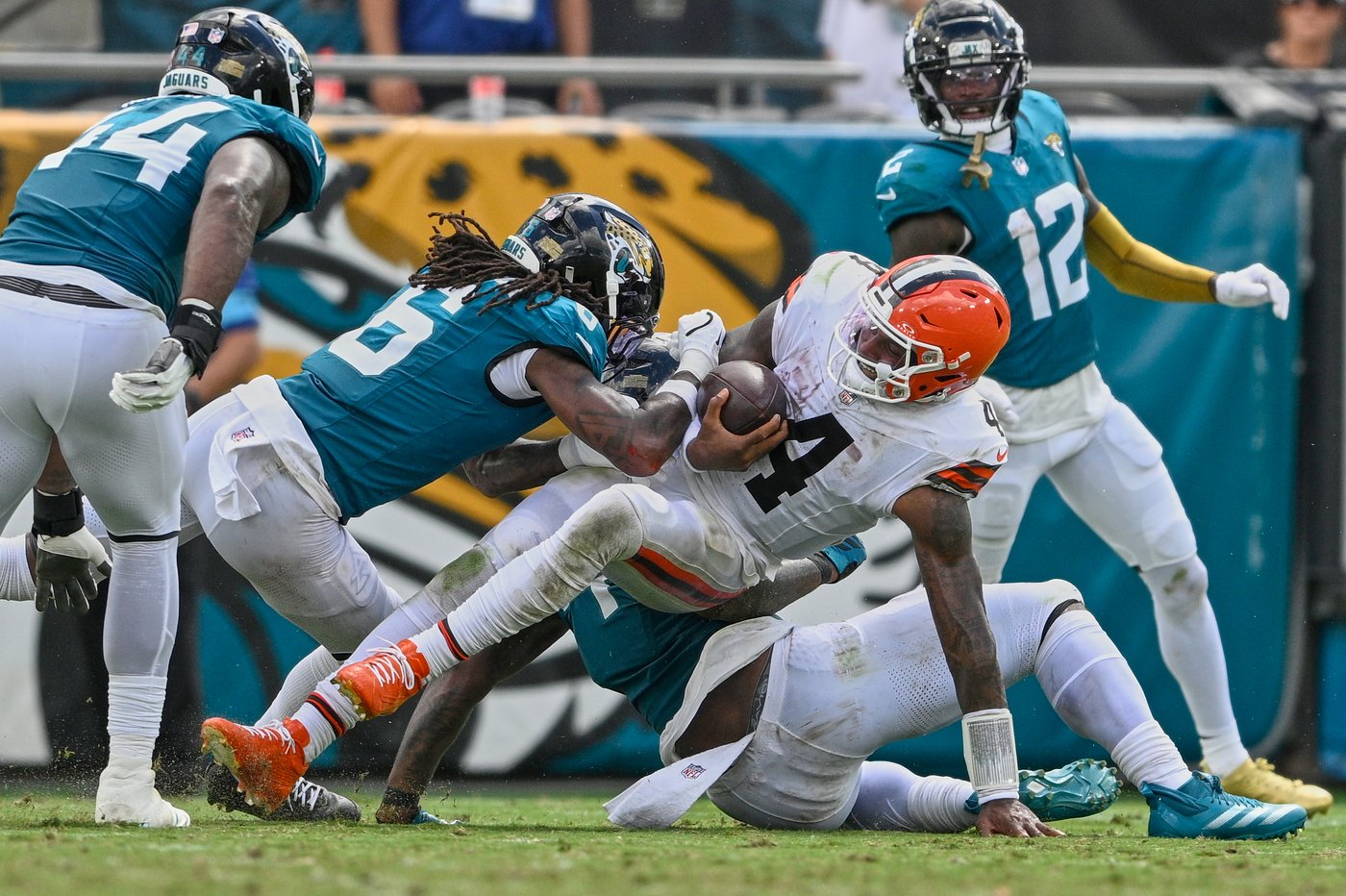Deshaun Watson returns after nearly 2 years and struggles in a blowout loss to the Jaguars | iNFOnews.ca