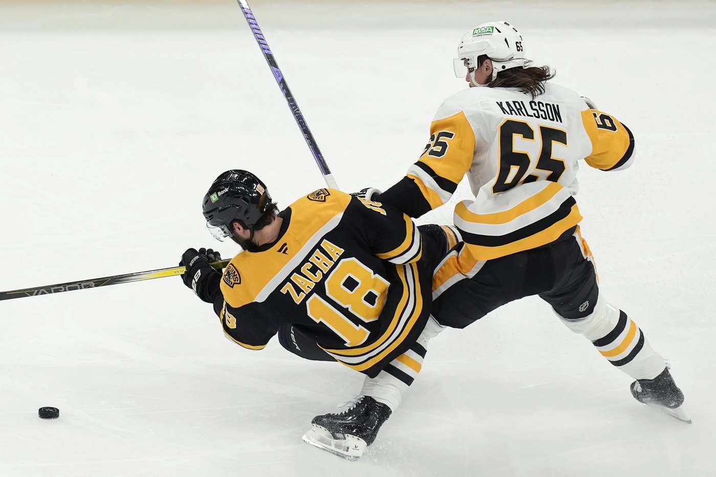 Tomasino scores 3rd period goal to give Penguins 2-1 win over Bruins | iNFOnews.ca Tomasino scores 3rd period goal to give Penguins 2-1 win over Bruins | iNFOnews.ca