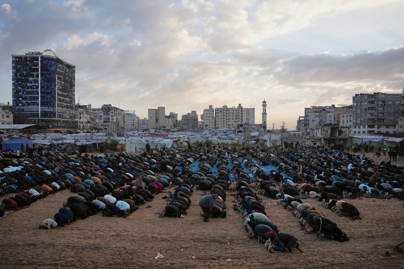 A look at celebrations for Eid al-Fitr around the world, in photos | iNFOnews.ca