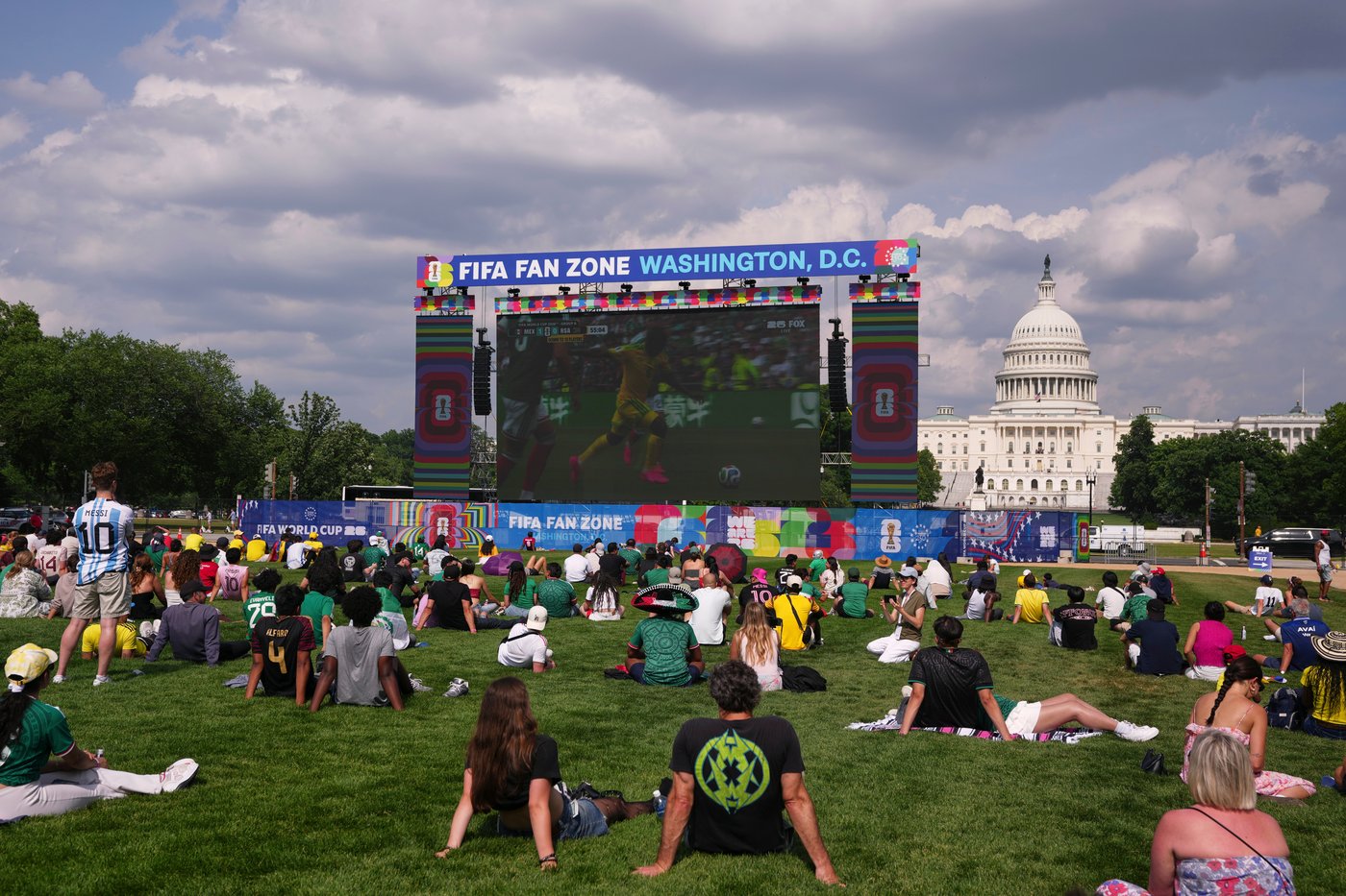 Soccer fans around the world watch the World Cup, in photos | iNFOnews.ca