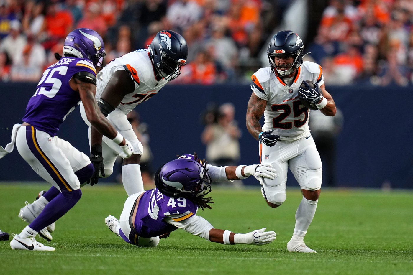 An 88-yard strike and 3 TDs: Sam Ehlinger’s big night for the Broncos in 34-6 rout of Vikings | iNFOnews.ca