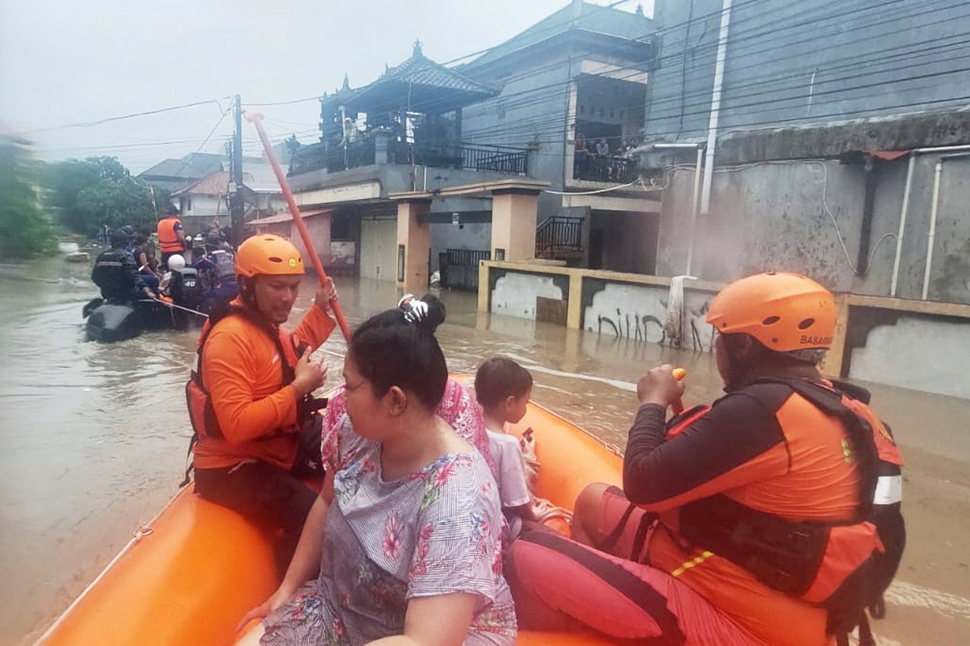 Flash floods in Indonesia leave at least 15 dead and 10 missing | iNFOnews.ca