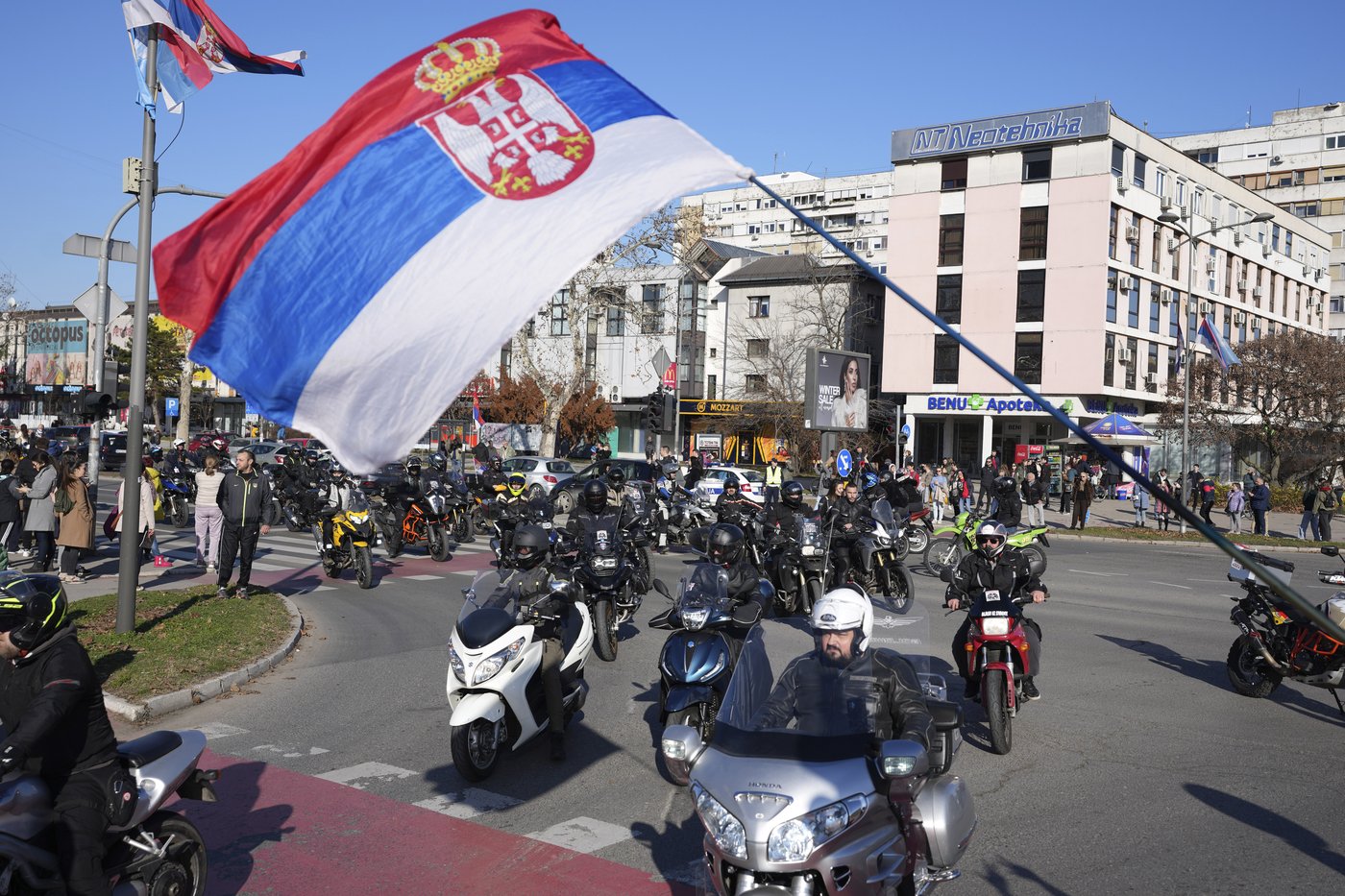 Serbia's students lead Danube bridge blockades as protest draws tens of thousands calling for change | iNFOnews.ca