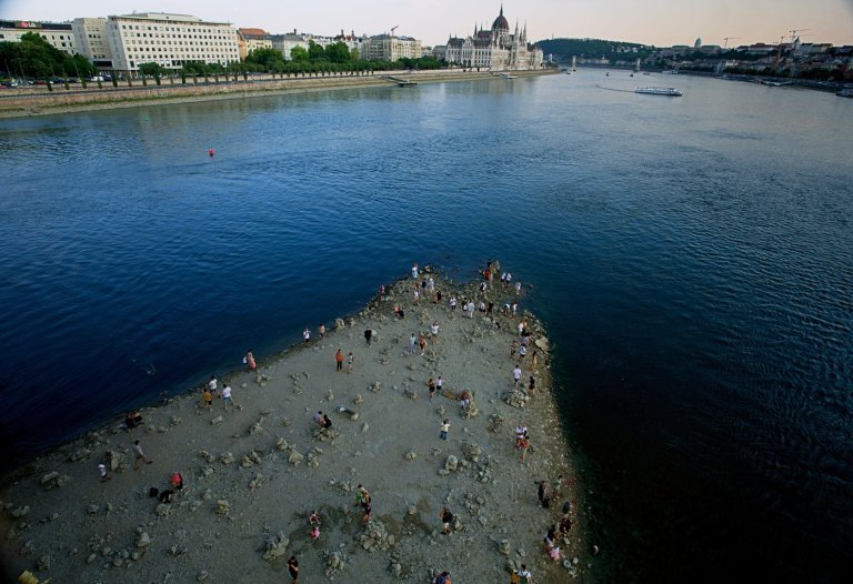 Western Europe sets new temperature record as heat waves pummel the region | iNFOnews.ca