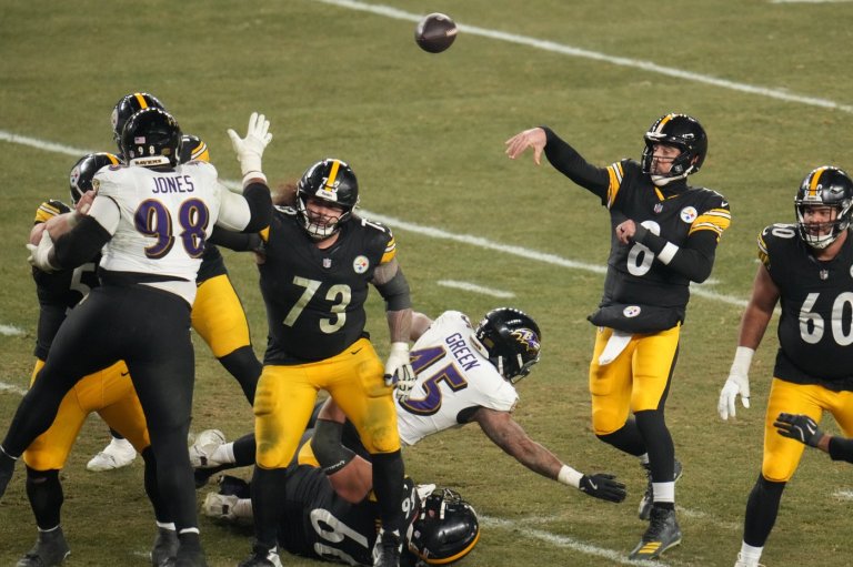 Rodgers and Steelers win AFC North, beating Ravens 26-24 after Loop misses kick at buzzer | iNFOnews.ca