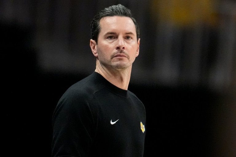Frustrated Lakers coach JJ Redick keeps postgame comments brief after loss to Hawks | iNFOnews.ca