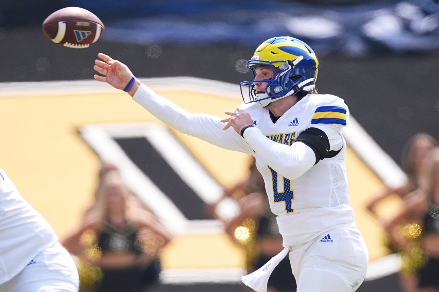 Ryan Staub leads rotation of Colorado quarterbacks, throws 2 TD passes in 31-7 win over Delaware | iNFOnews.ca