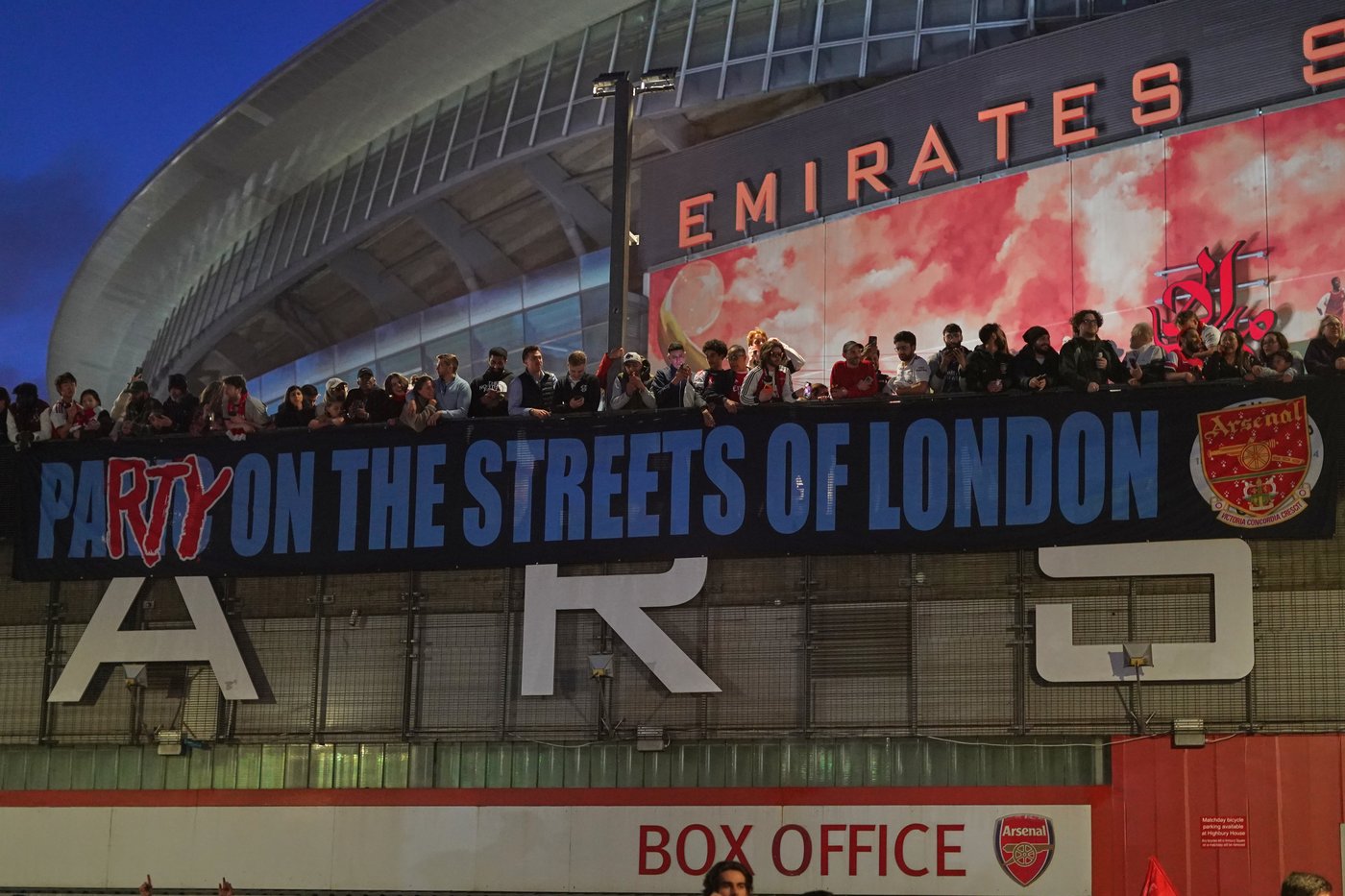 Champions League final features rival songs as Arsenal and PSG fans belt out their anthems | iNFOnews.ca Champions League final features rival songs as Arsenal and PSG fans belt out their anthems | iNFOnews.ca