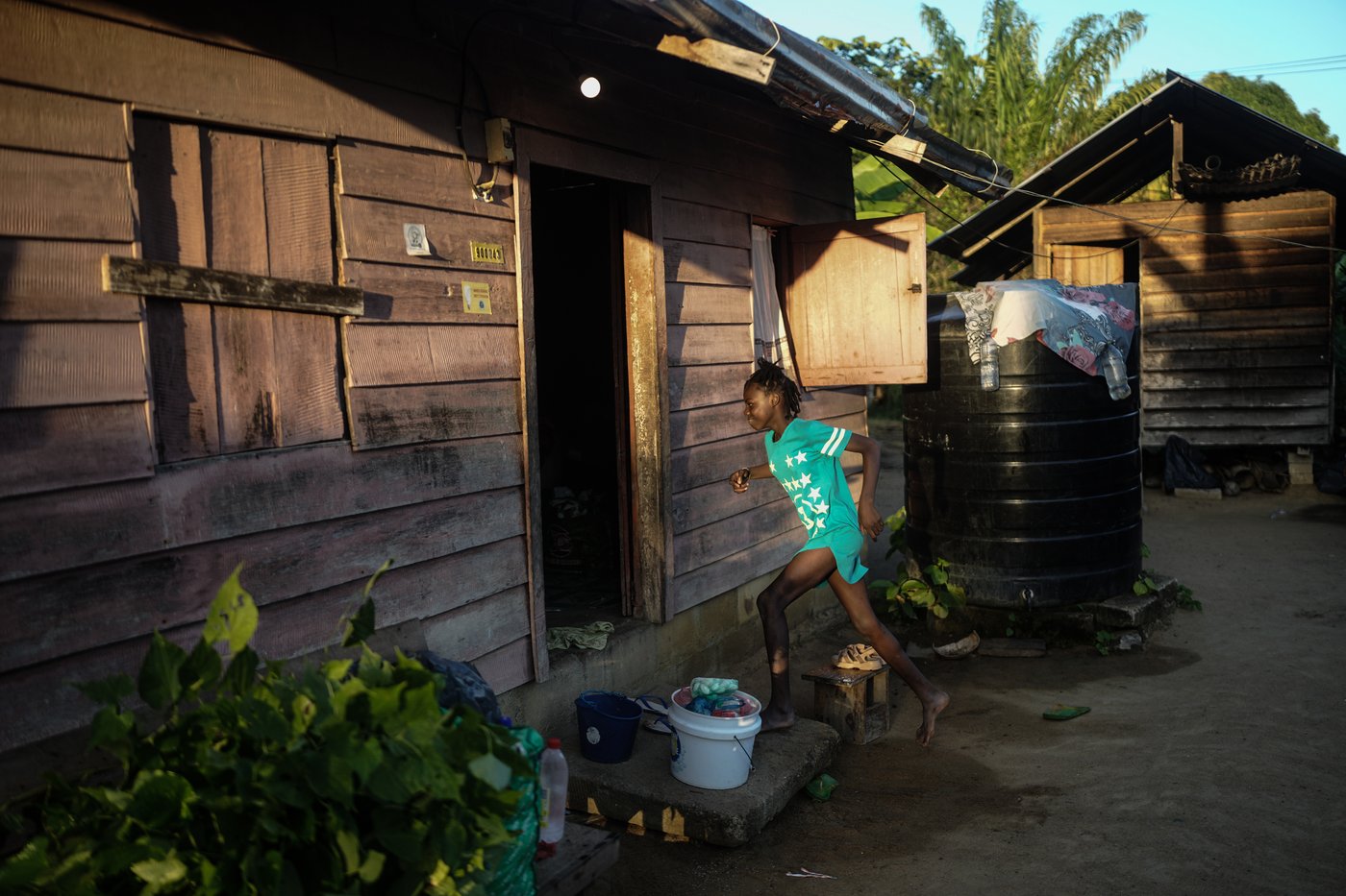 Suriname’s Saamaka tribe turns to mapping and documenting in effort to protect the Amazon rainforest | iNFOnews.ca Suriname’s Saamaka tribe turns to mapping and documenting in effort to protect the Amazon rainforest | iNFOnews.ca