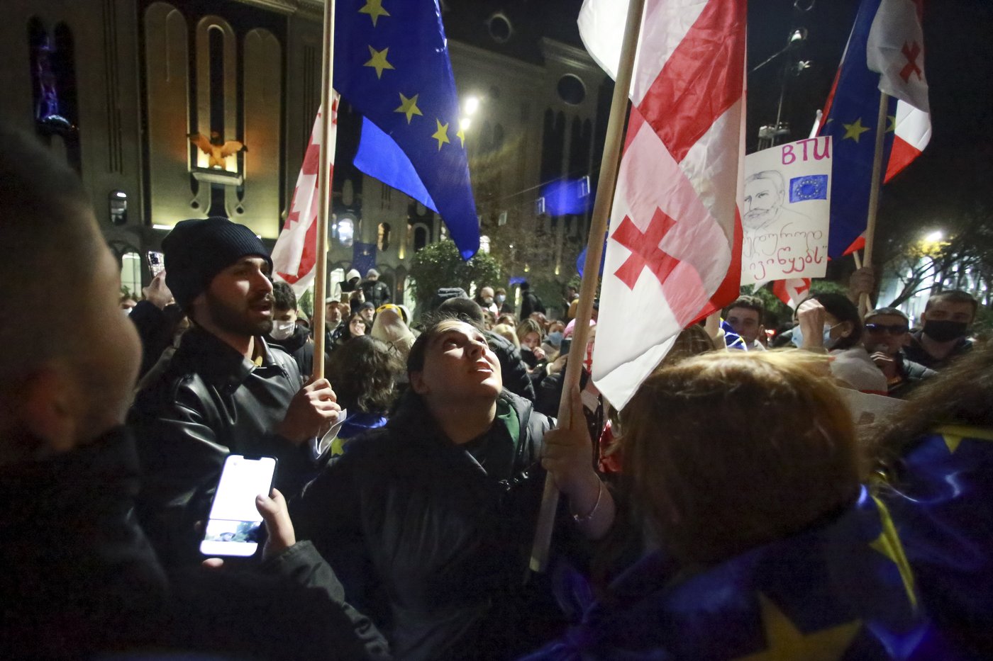 Georgian protesters clash with police for a second night after EU talks are suspended | iNFOnews.ca Georgian protesters clash with police for a second night after EU talks are suspended | iNFOnews.ca