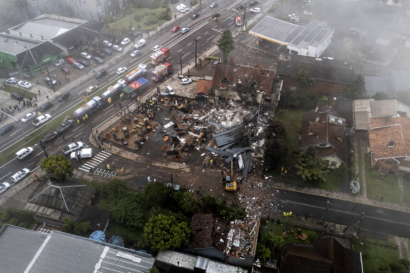 At least 10 are killed as a small plane crashes into a Brazilian town popular with tourists | iNFOnews.ca