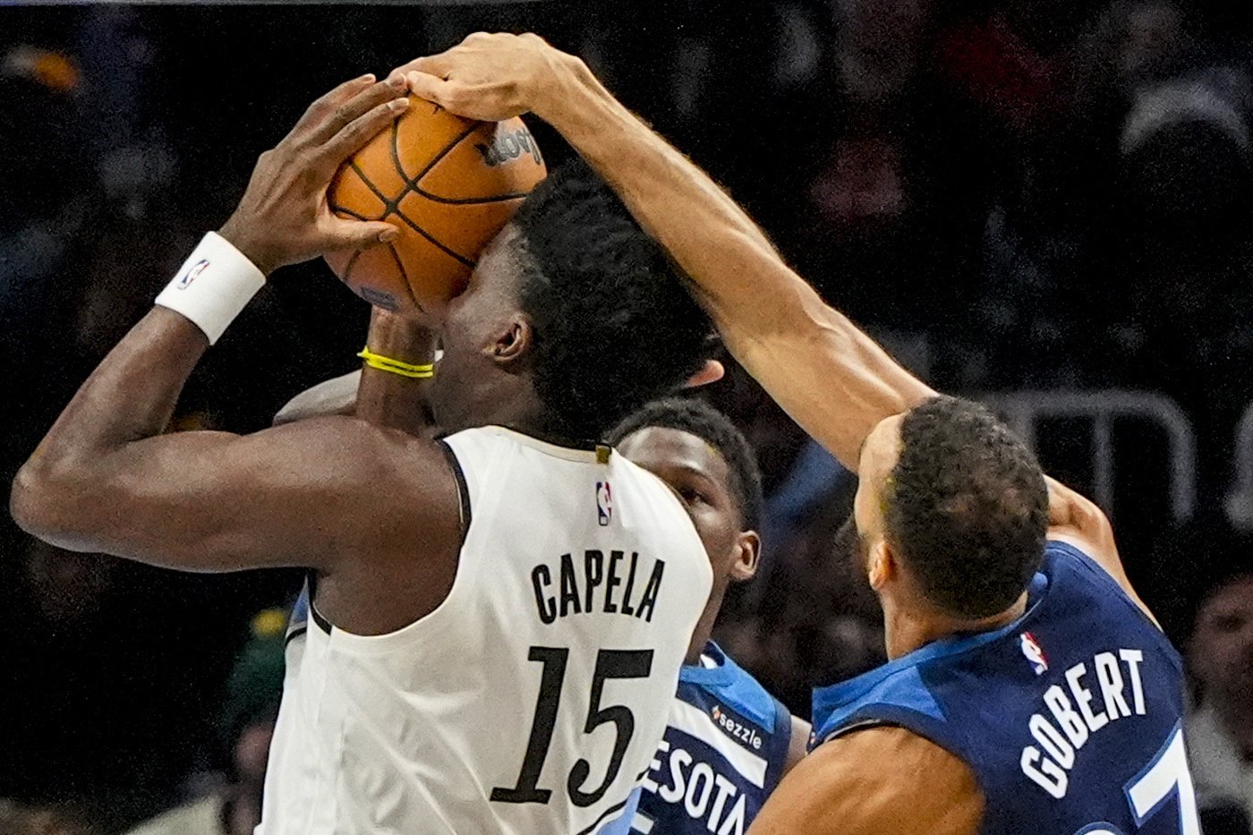 Mathews and Young lead the Hawks past the Timberwolves 117-104 | iNFOnews.ca