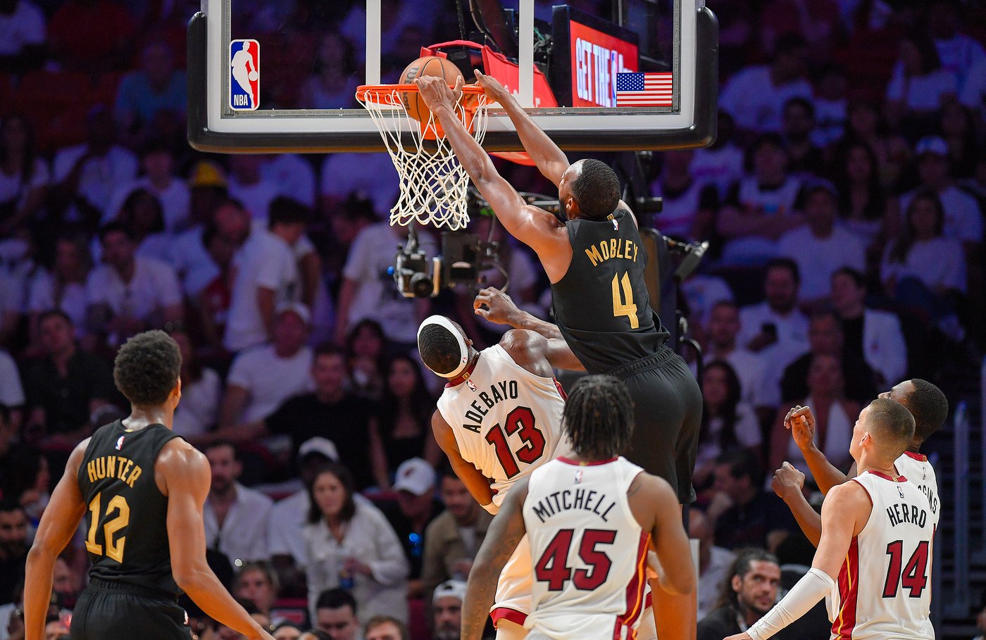 Cavs hand Heat worst-ever playoff loss, roll 124-87 for 3-0 lead in series | iNFOnews.ca