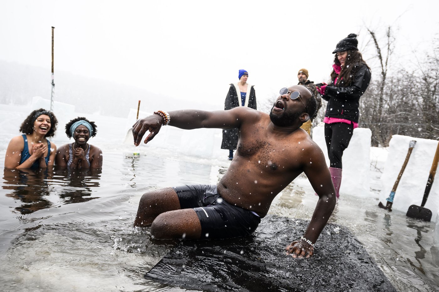 Hardy Canadians take the plunge in icy New Year's Day tradition | iNFOnews.ca